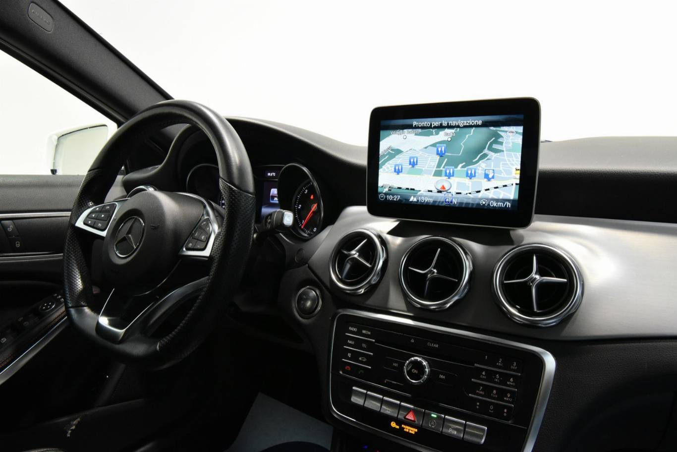 MERCEDES-BENZ GLA 200 28