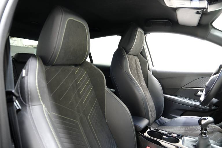PEUGEOT 208 58