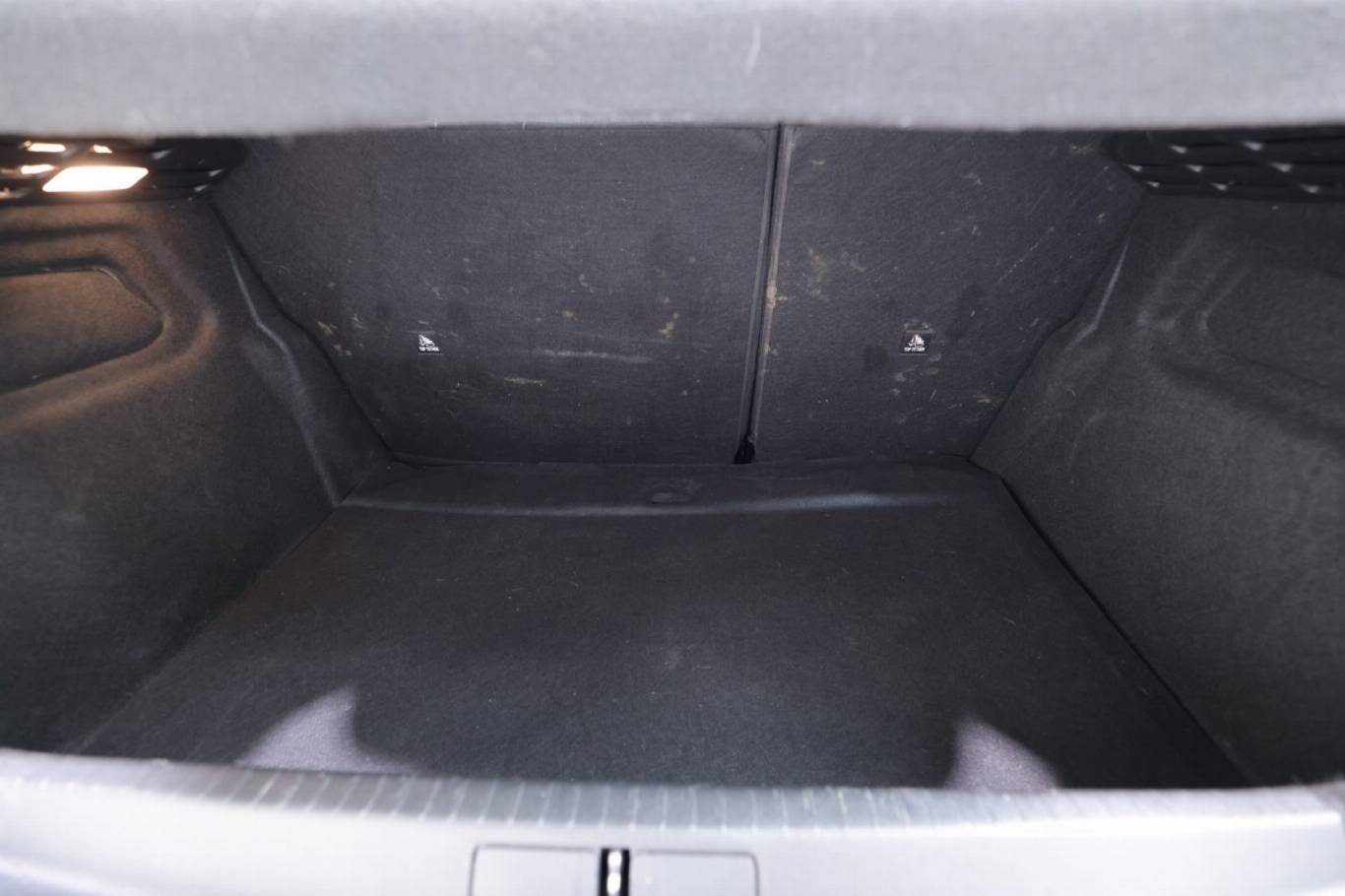 PEUGEOT 208 47