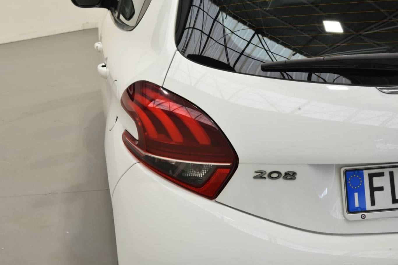 PEUGEOT 208 31