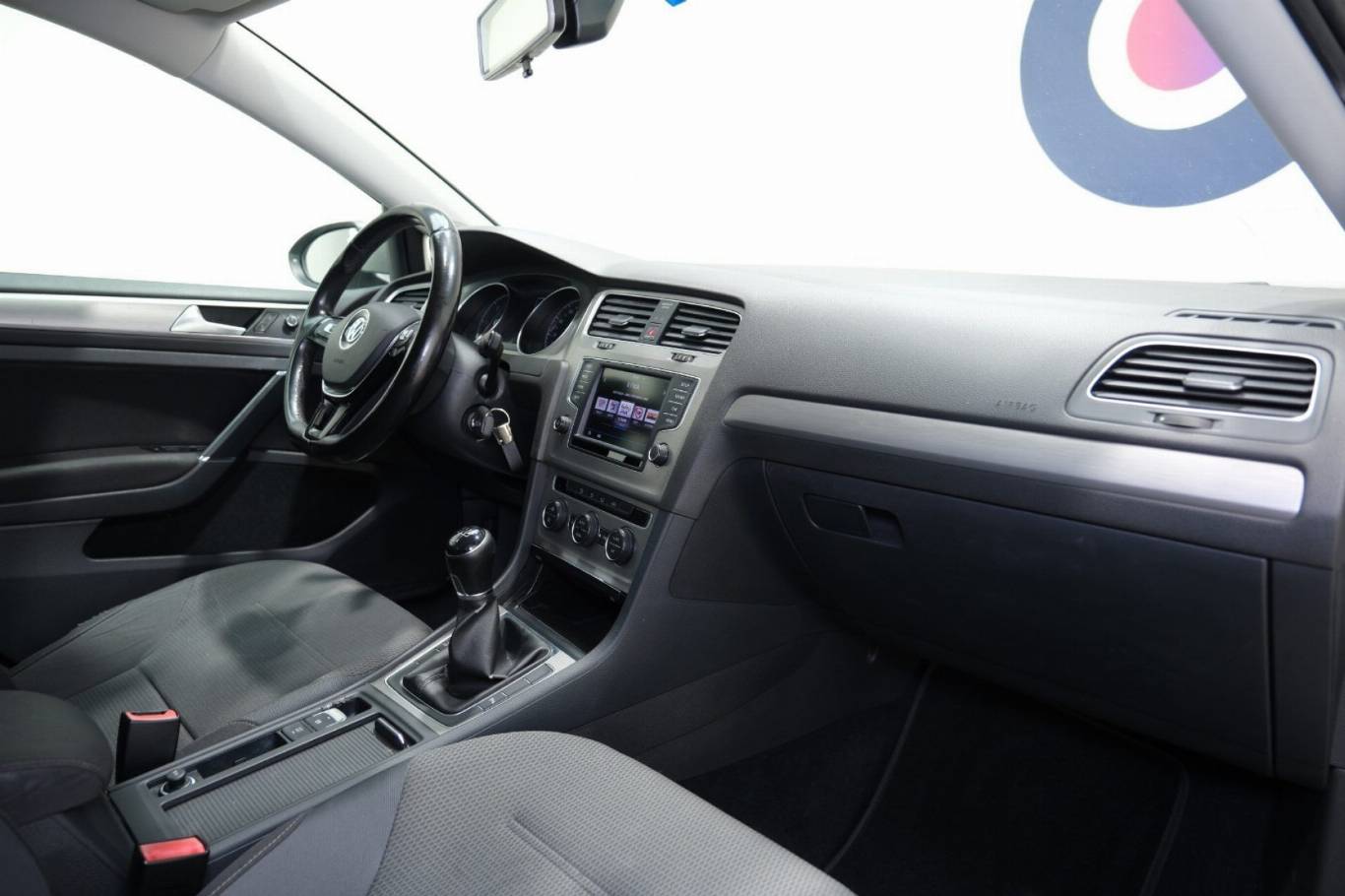 VOLKSWAGEN Golf 48