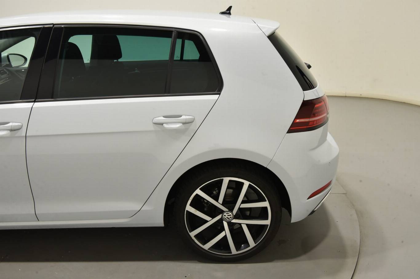 VOLKSWAGEN Golf 45
