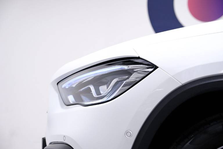 MERCEDES-BENZ GLA 12