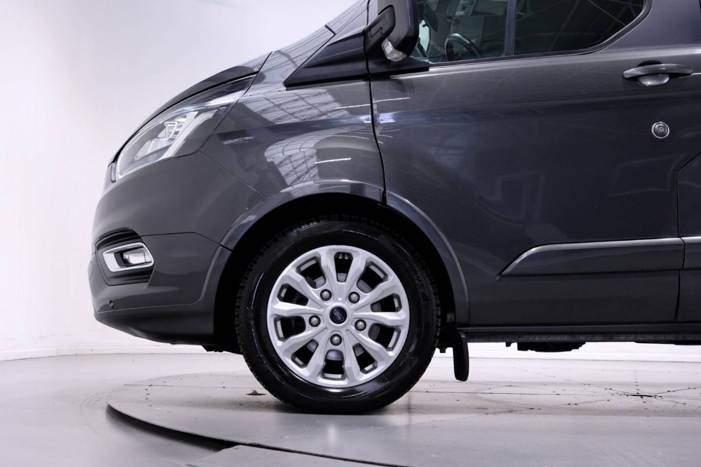 FORD Tourneo Custom 10