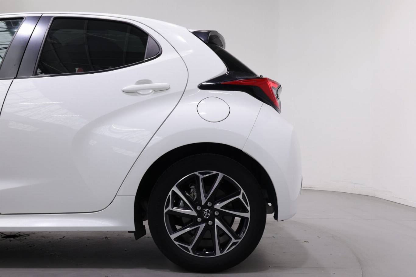 TOYOTA Yaris 37