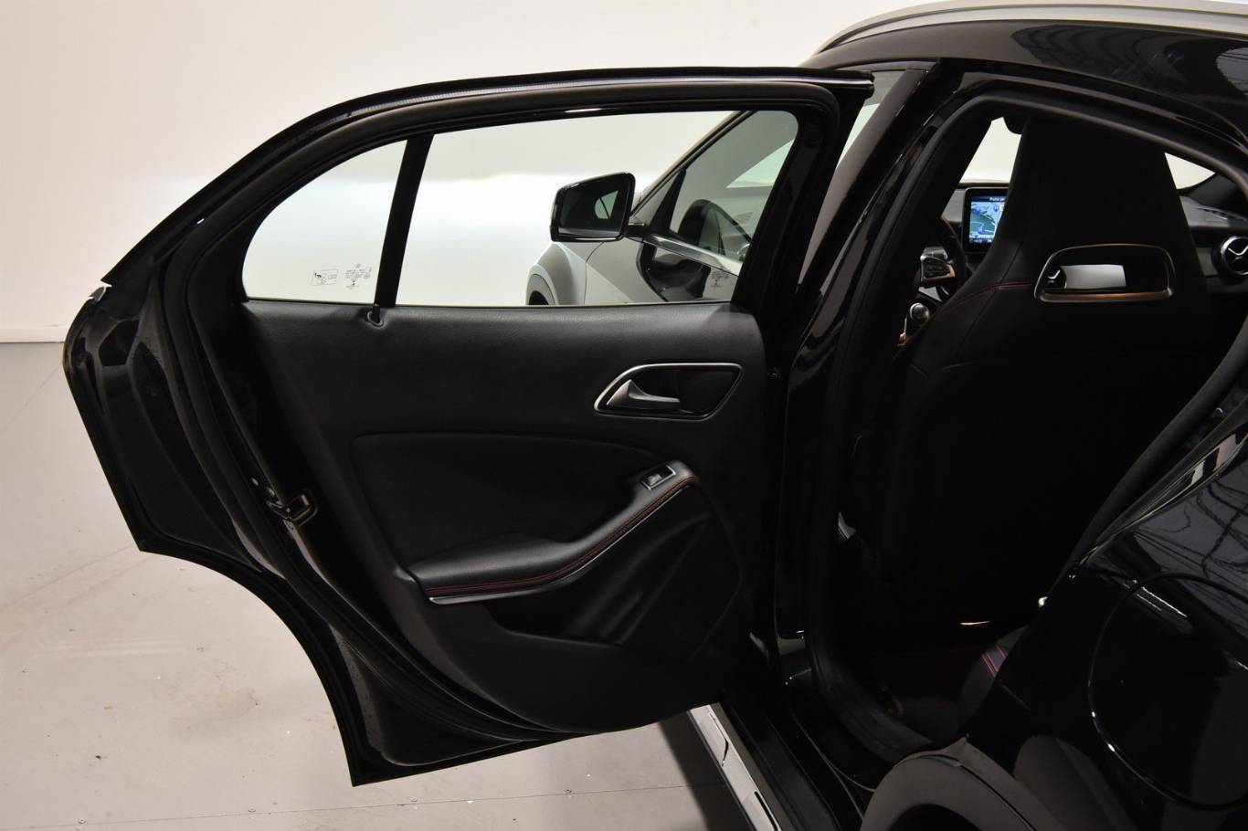 MERCEDES-BENZ GLA 180 37