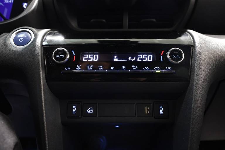 TOYOTA Yaris Cross 26