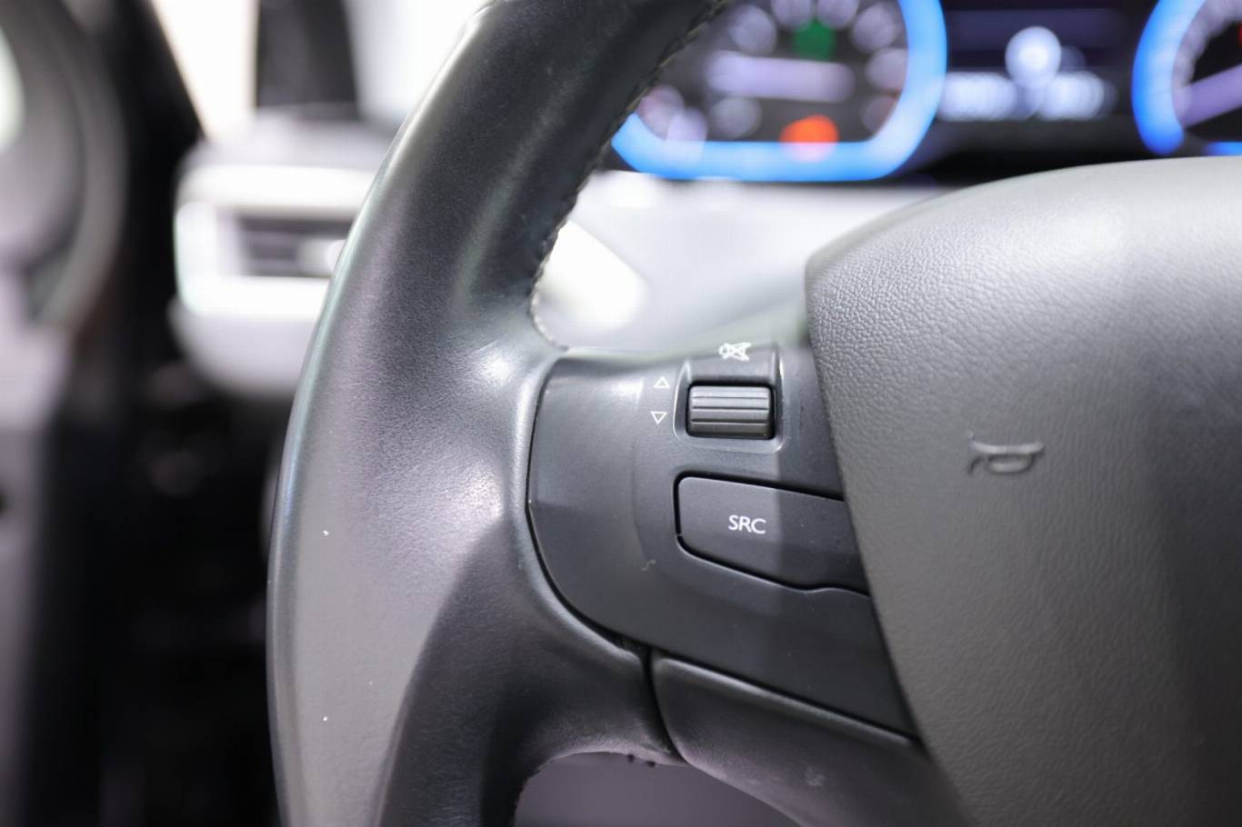 PEUGEOT 2008 21