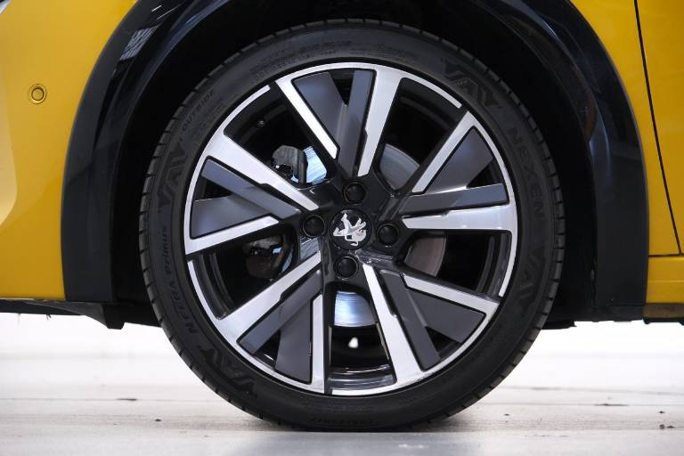 PEUGEOT 208 13