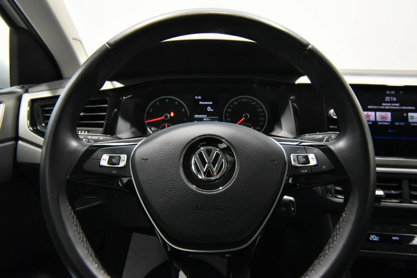 VOLKSWAGEN Polo 42