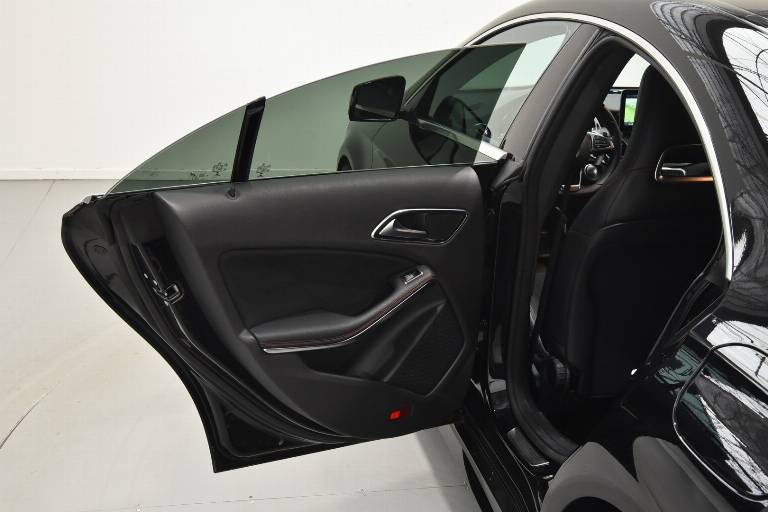 MERCEDES-BENZ CLA 180 16