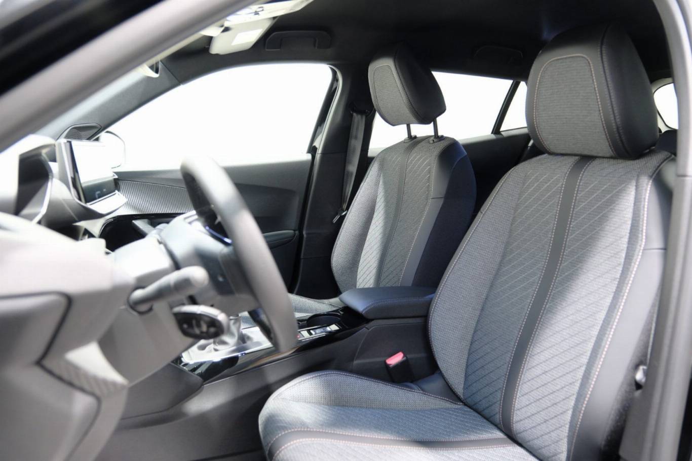 PEUGEOT 2008 6