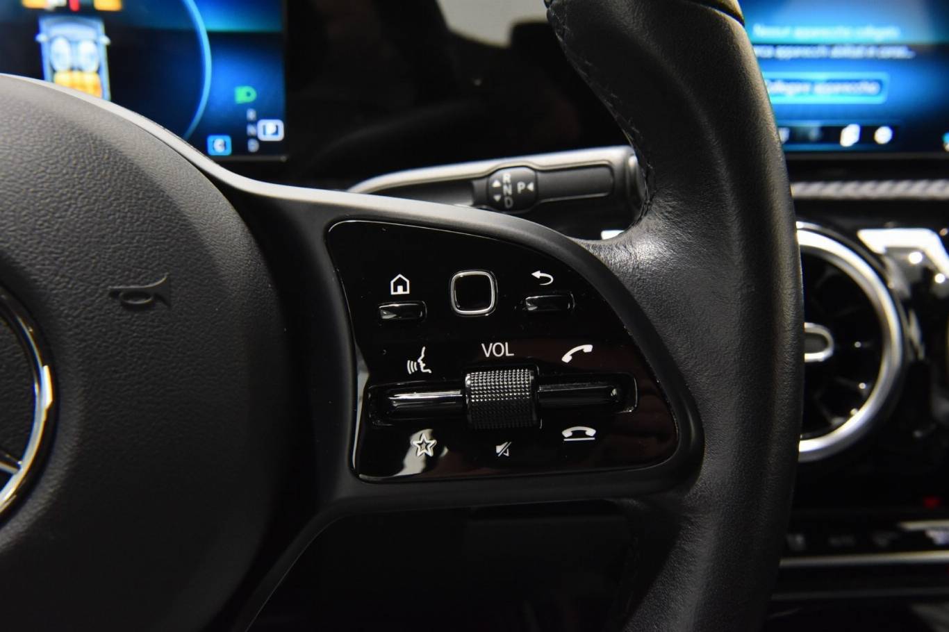 MERCEDES-BENZ A 180 8