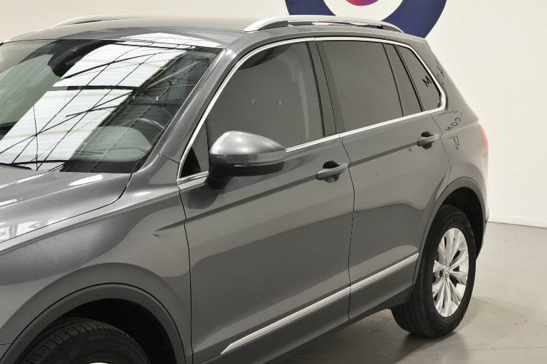 VOLKSWAGEN Tiguan 41