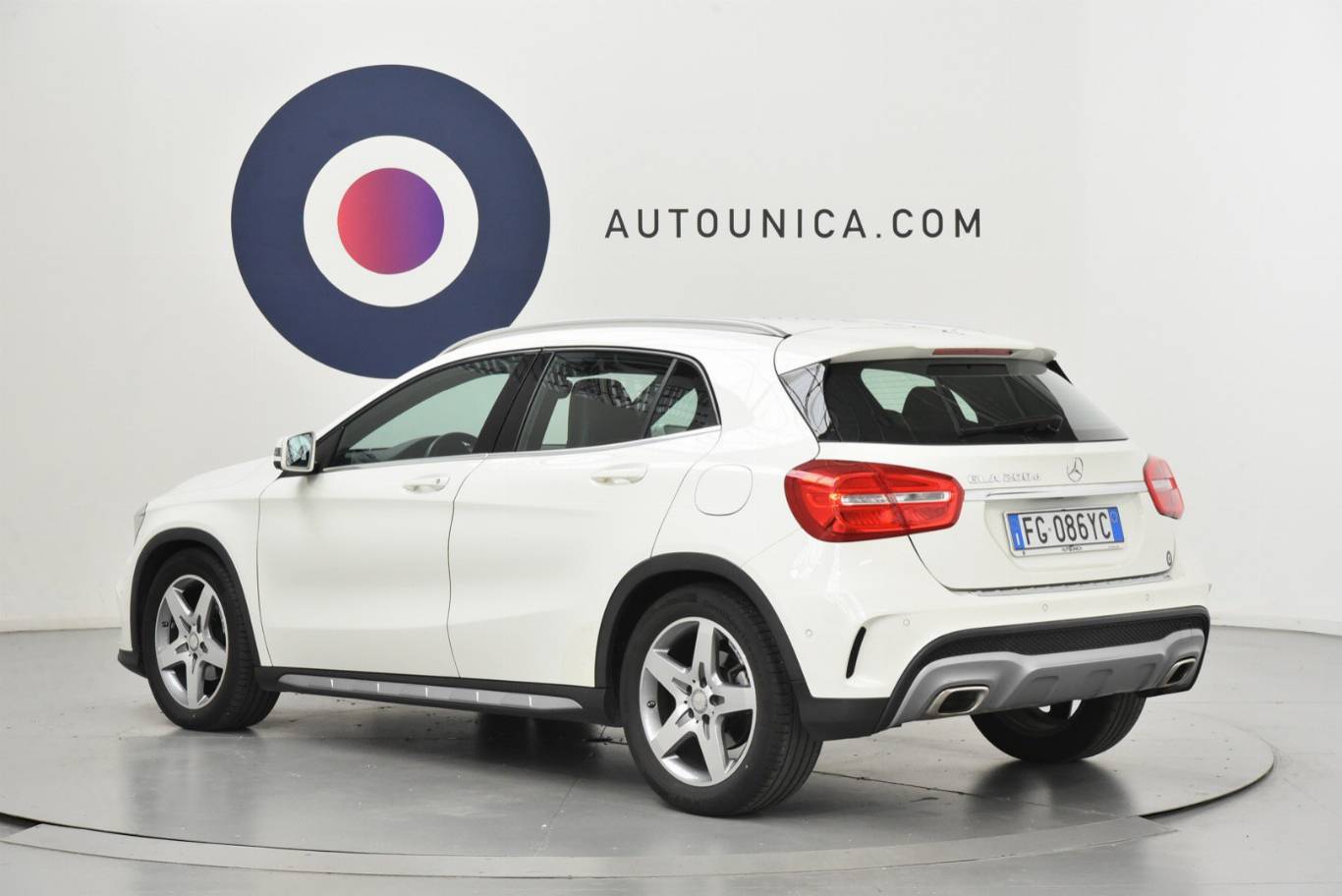 MERCEDES-BENZ GLA 200 2