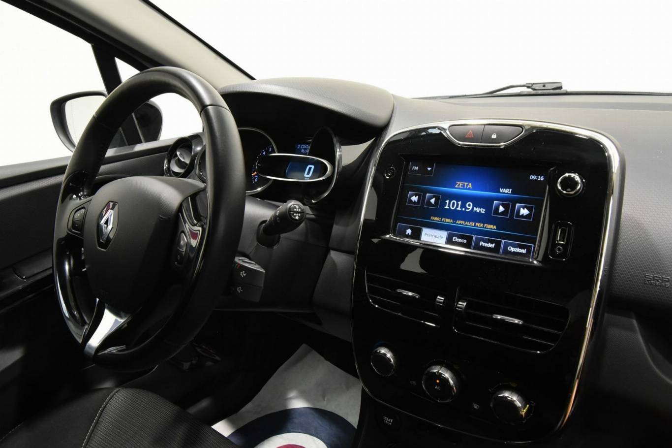 RENAULT Clio 33