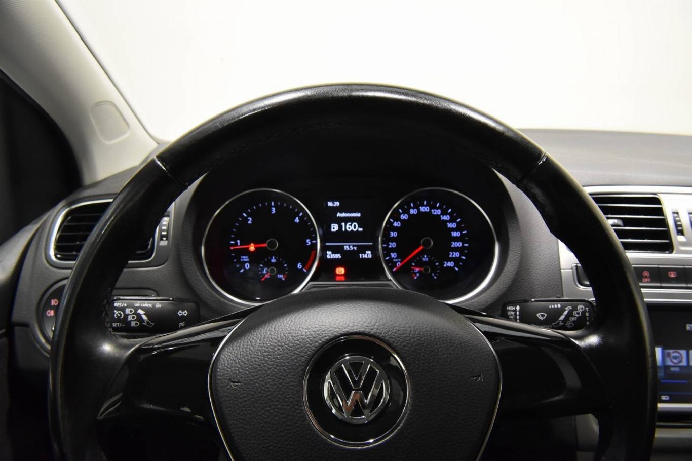 VOLKSWAGEN Polo 11