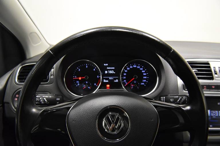 VOLKSWAGEN Polo 11