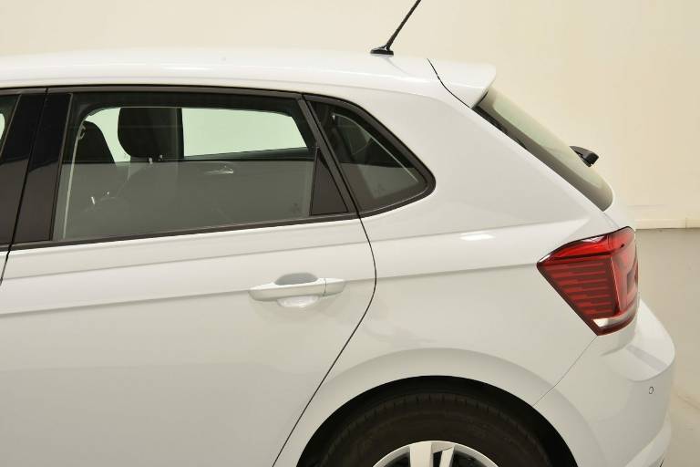 VOLKSWAGEN Polo 40