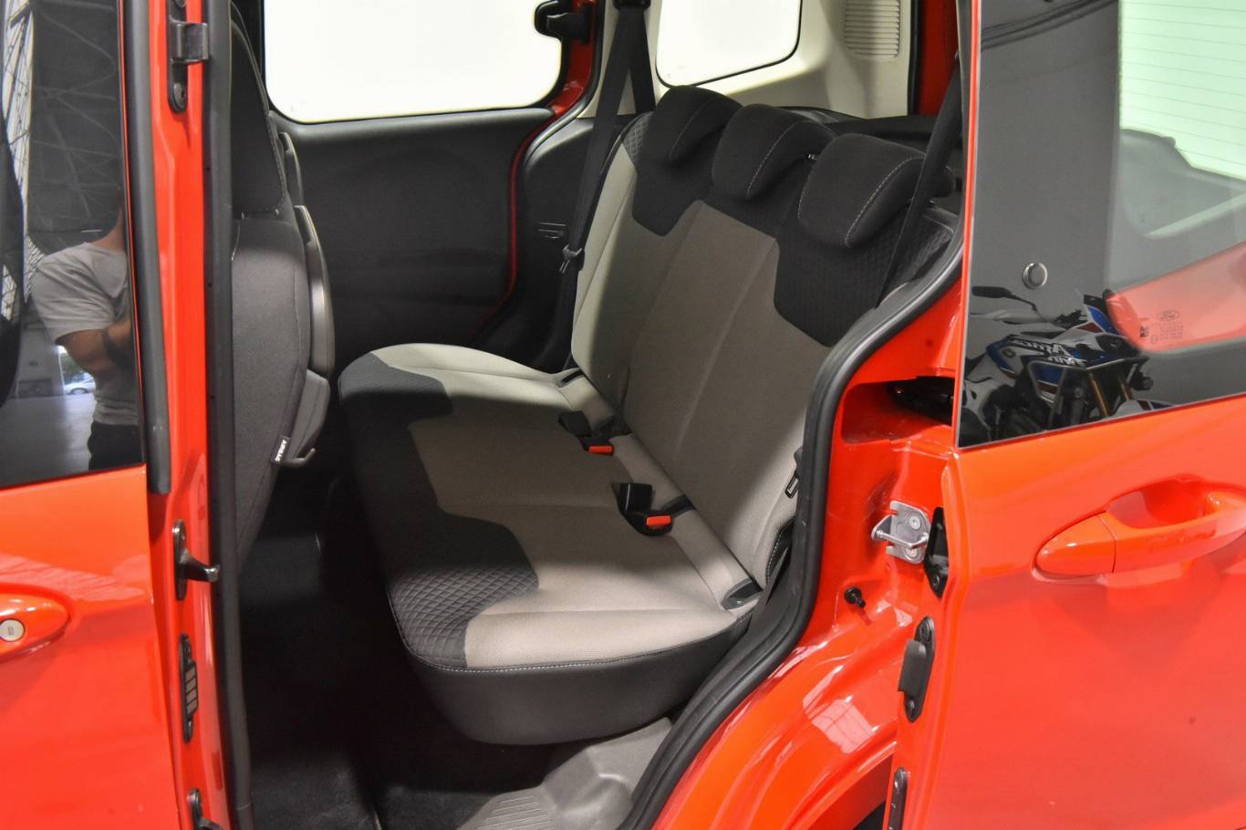 FORD Tourneo Courier 16