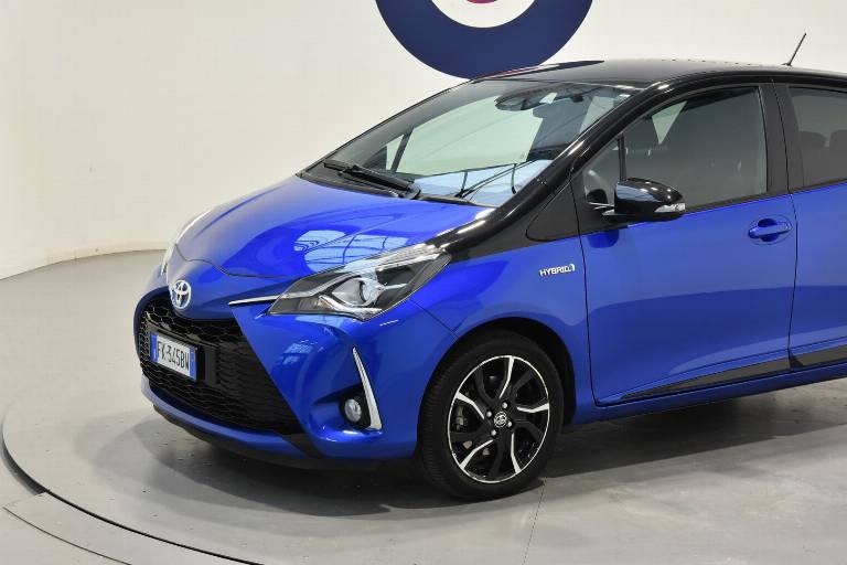 TOYOTA Yaris 33