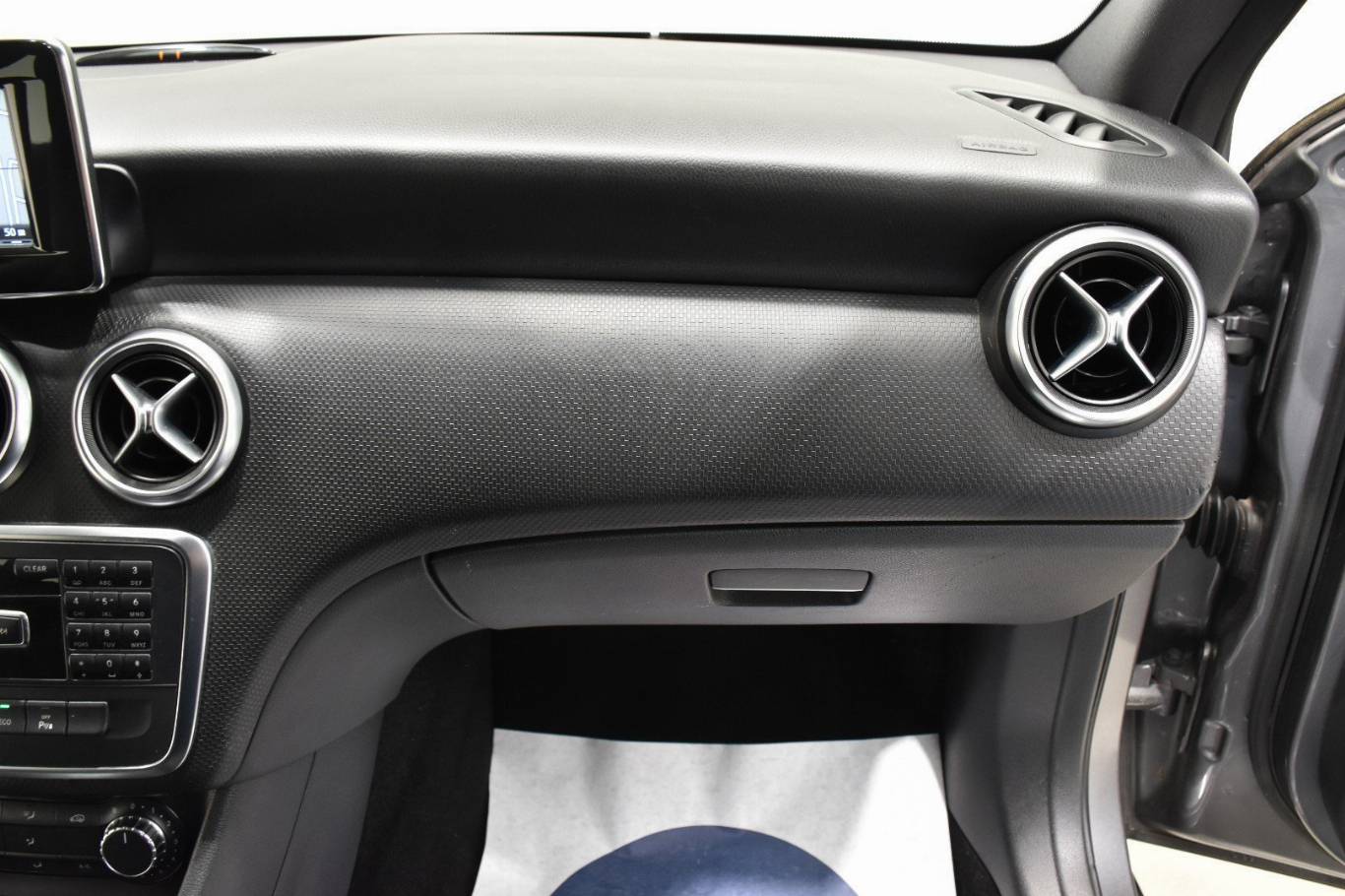 MERCEDES-BENZ A 180 38