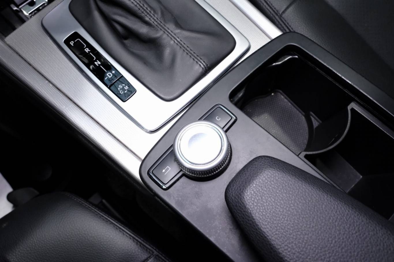 MERCEDES-BENZ E 250 33