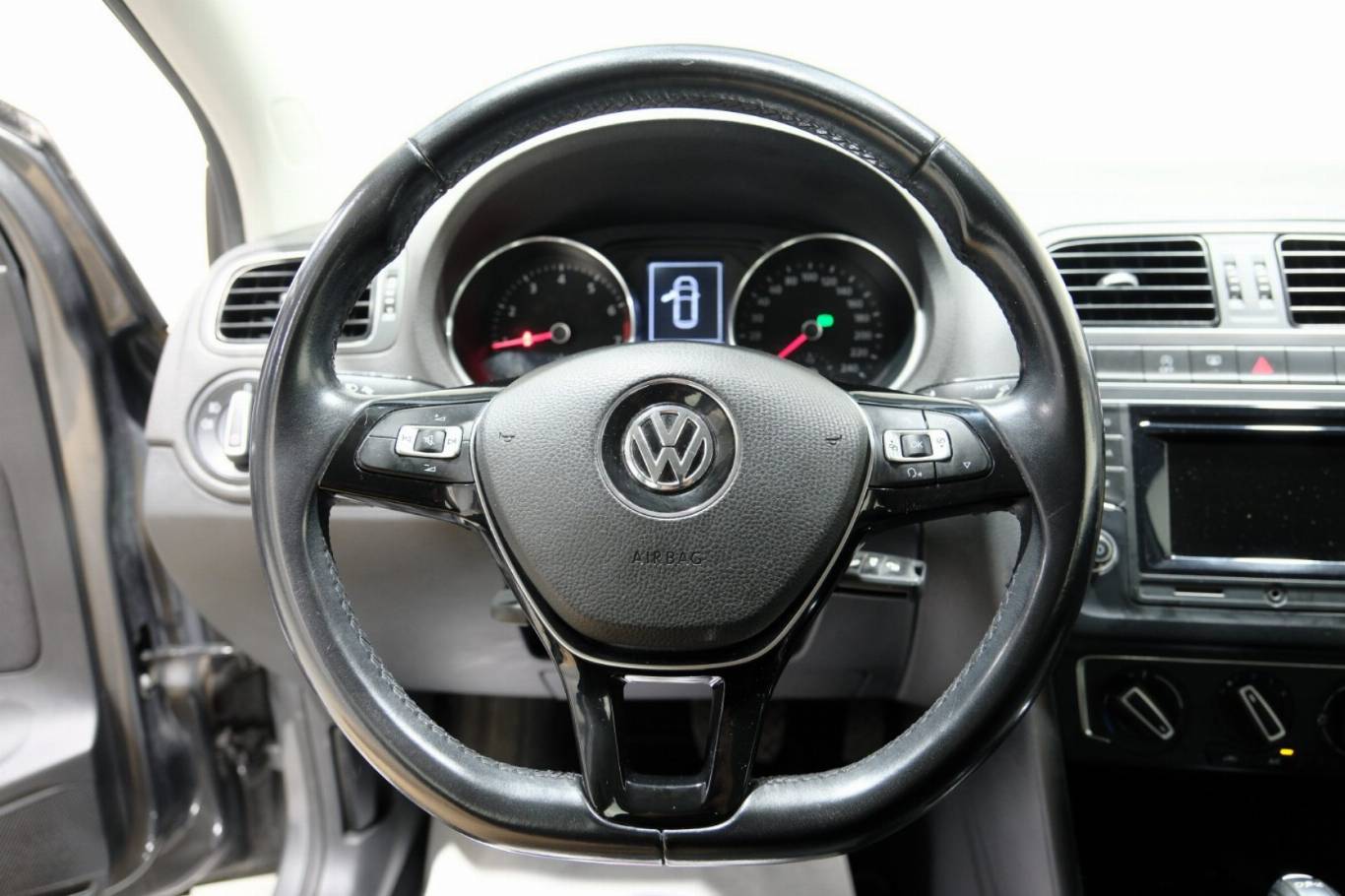 VOLKSWAGEN Polo 7