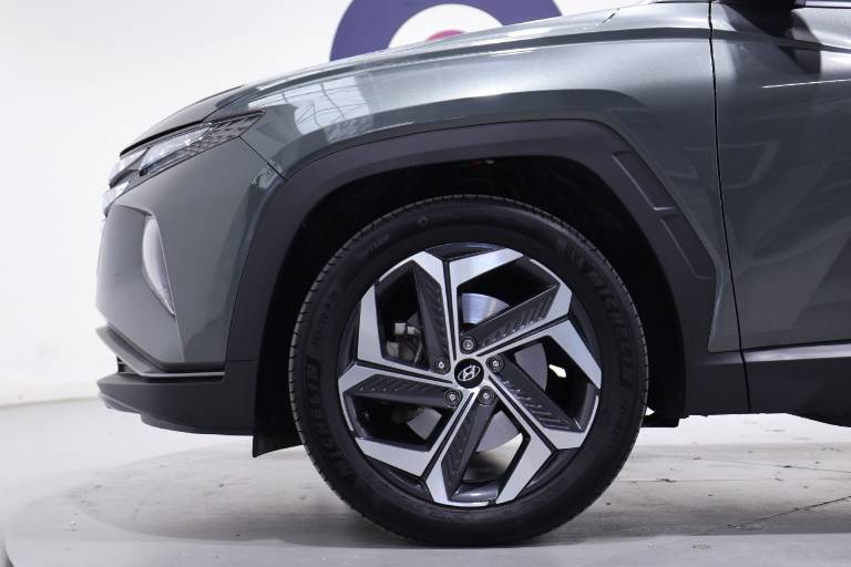 HYUNDAI Tucson 19