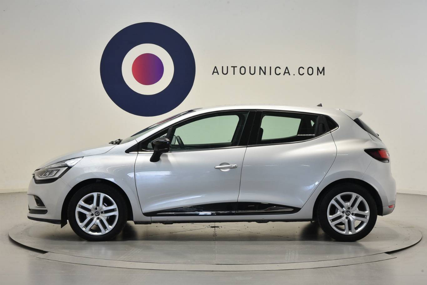 RENAULT Clio 24