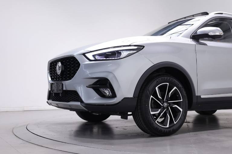 MG ZS 11