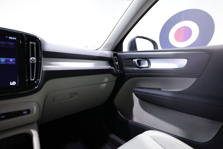 VOLVO XC40 29