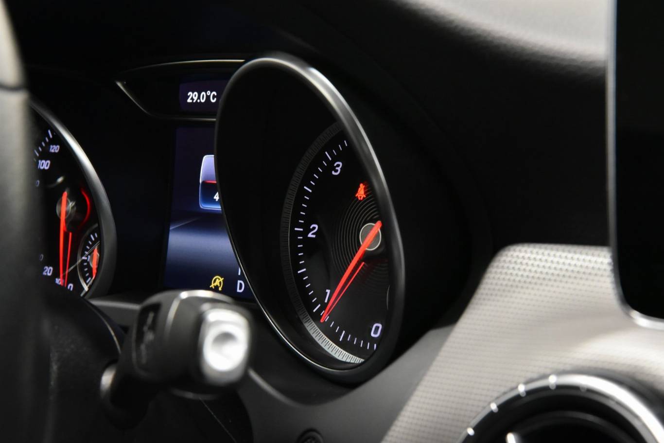 MERCEDES-BENZ CLA 200 48