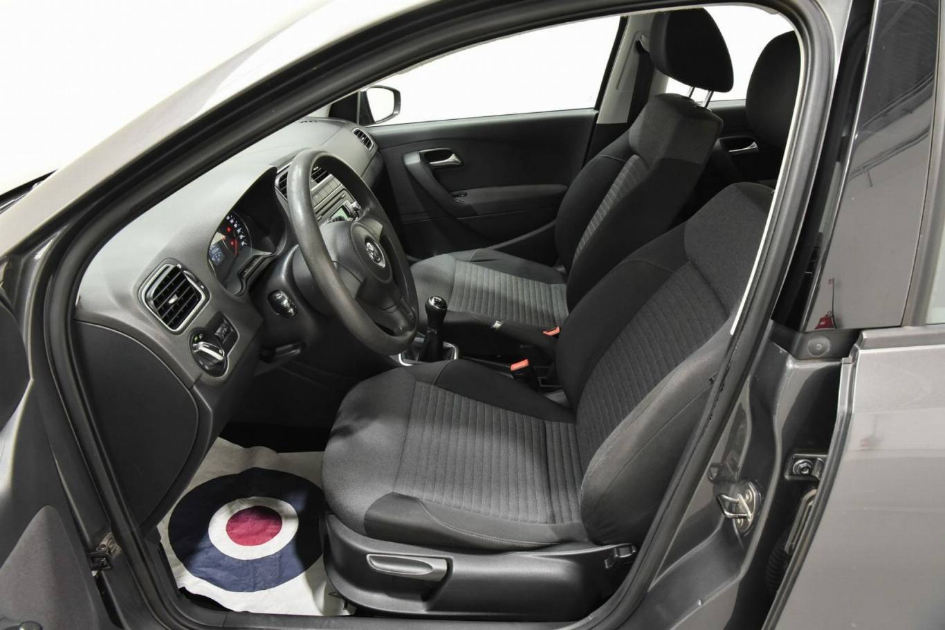 VOLKSWAGEN Polo 4