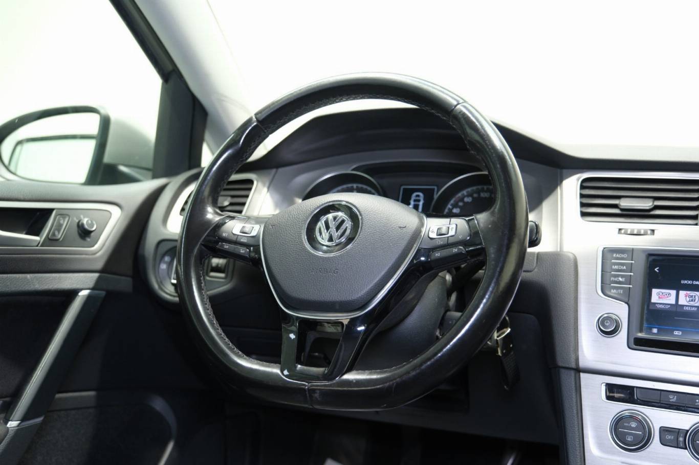 VOLKSWAGEN Golf 39