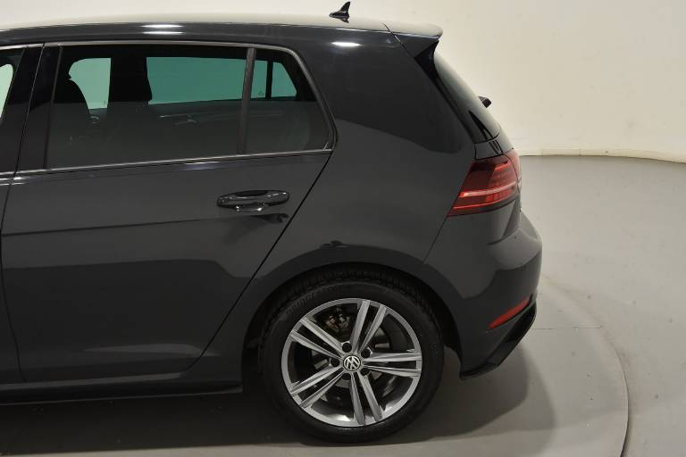 VOLKSWAGEN Golf 51