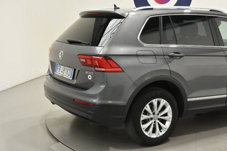 VOLKSWAGEN Tiguan 18