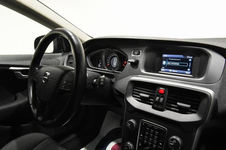 VOLVO V40 28