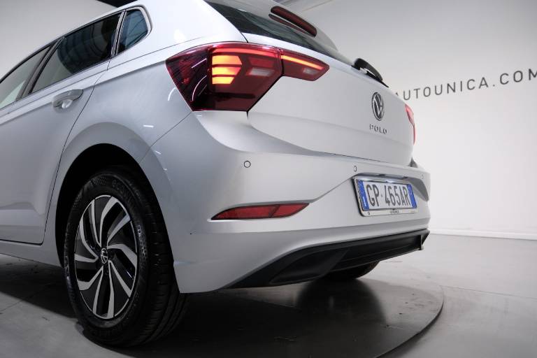 VOLKSWAGEN Polo 40