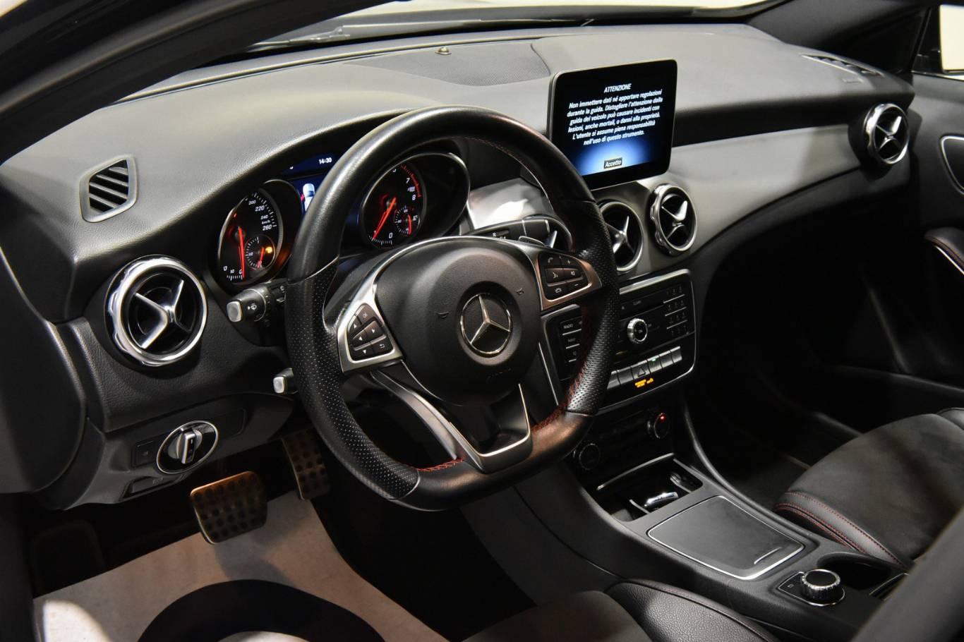 MERCEDES-BENZ GLA 180 3