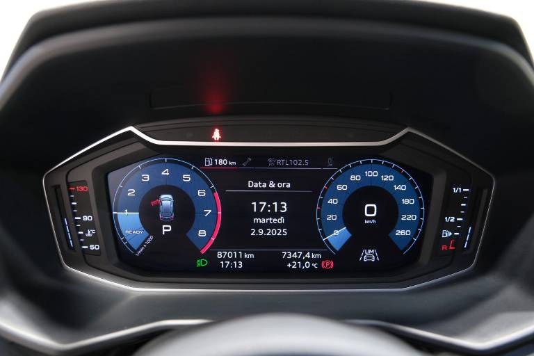 AUDI A1 8
