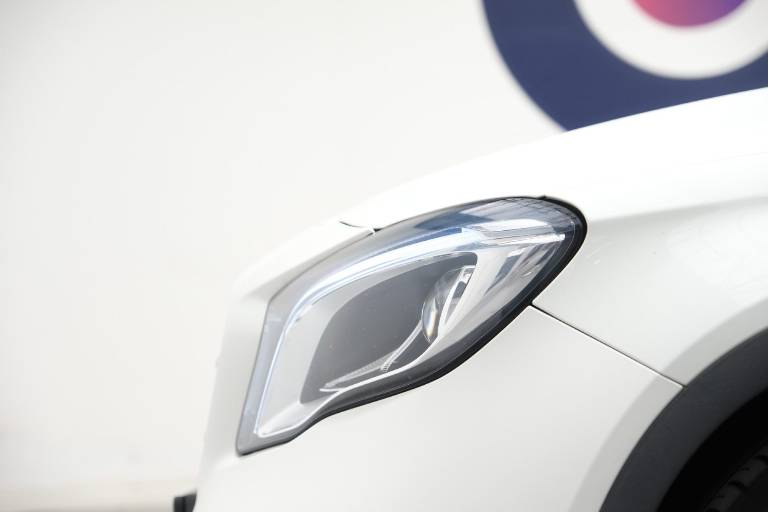 MERCEDES-BENZ GLA 220 13