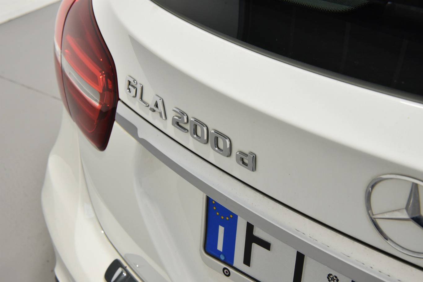 MERCEDES-BENZ GLA 200 60