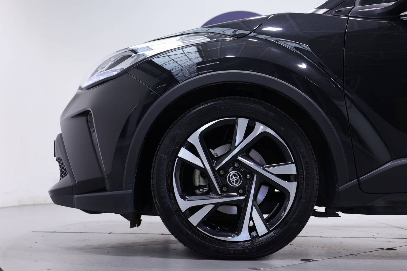 TOYOTA C-HR 11