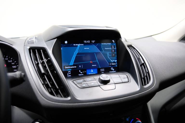 FORD Kuga 32