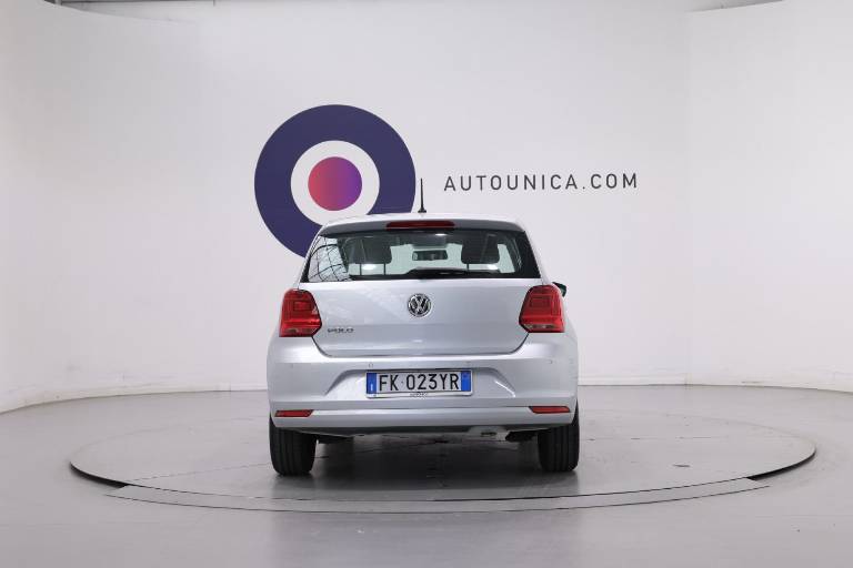 VOLKSWAGEN Polo 15