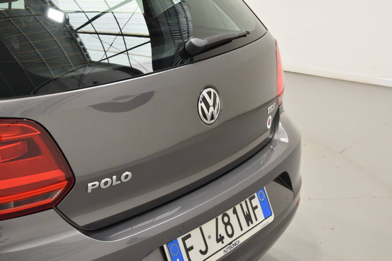 VOLKSWAGEN Polo 33