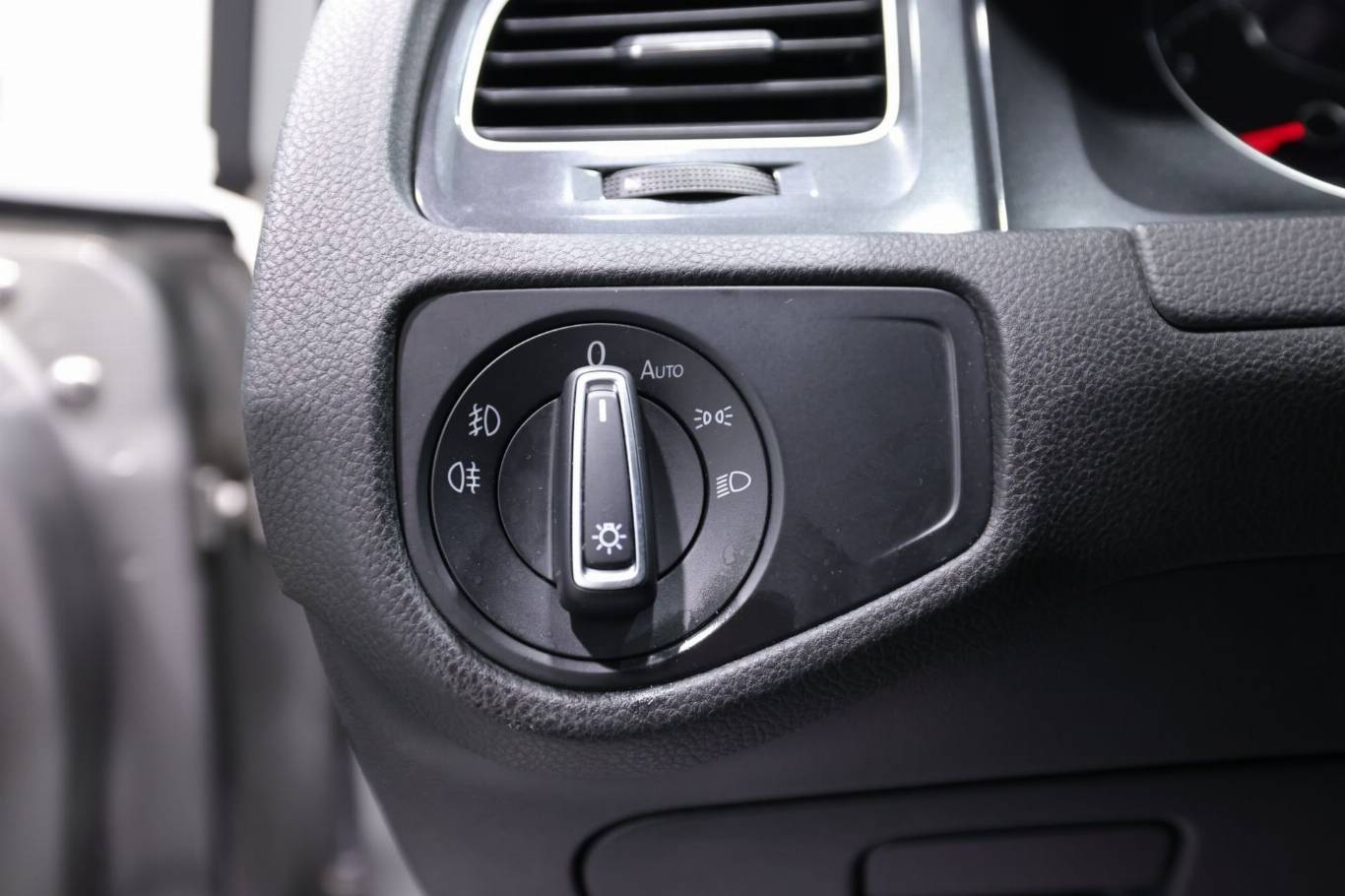 VOLKSWAGEN Golf 25