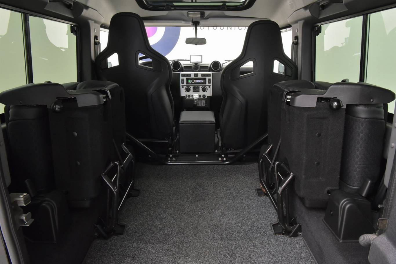 LAND ROVER Defender 62