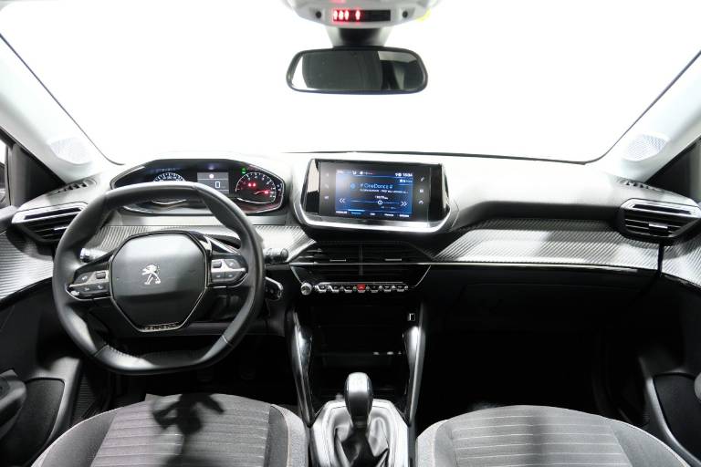 PEUGEOT 208 10